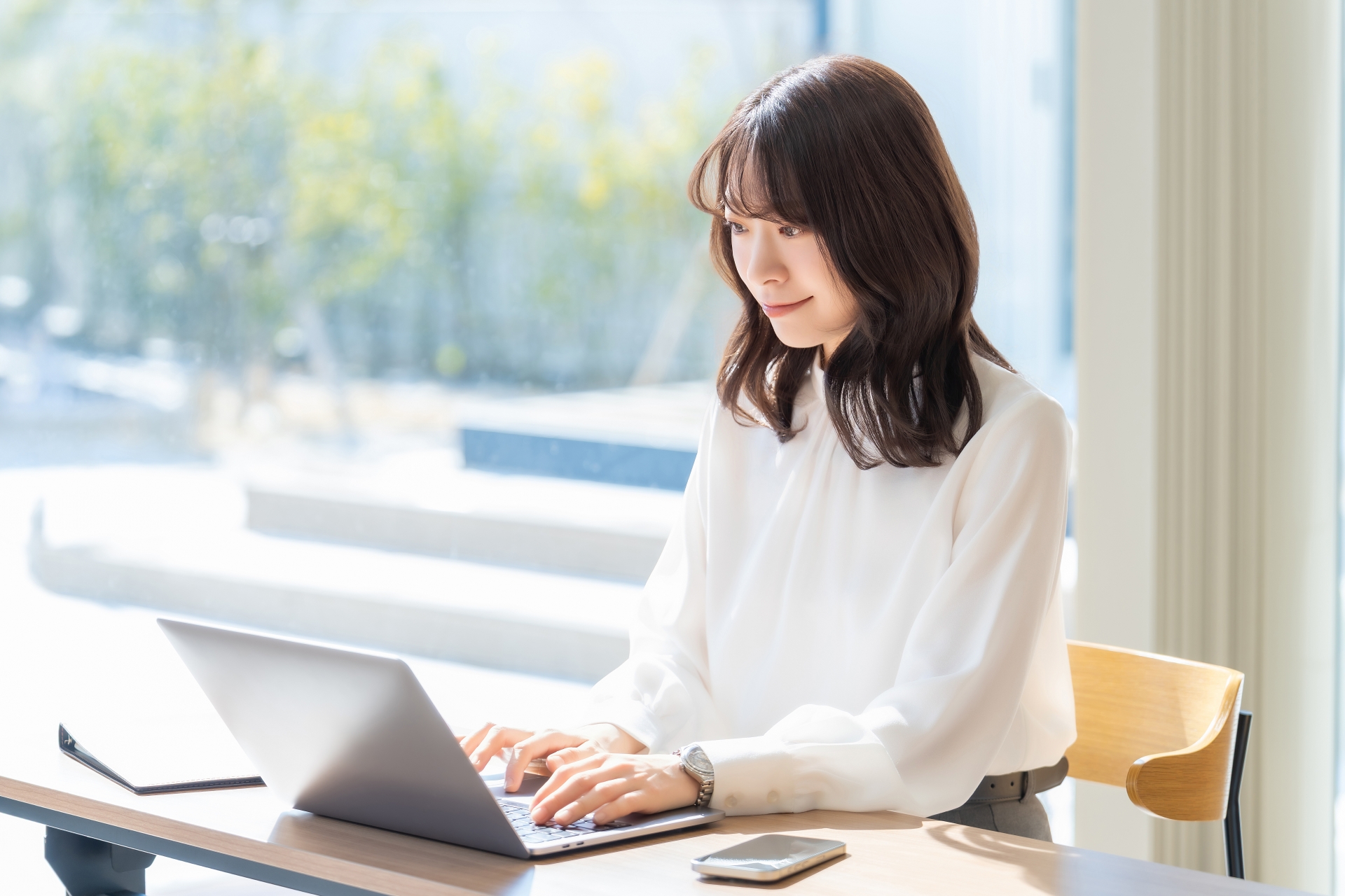 タイプする女性